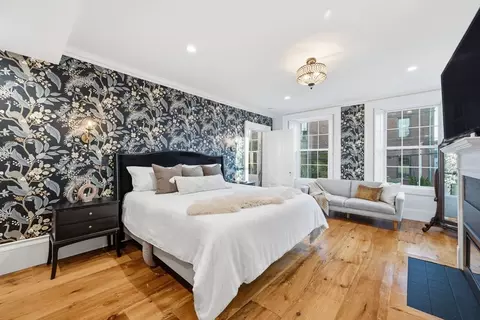 Bedroom - 45 Pleasant St, Marblehead, MA 01945 photo 3 of 8