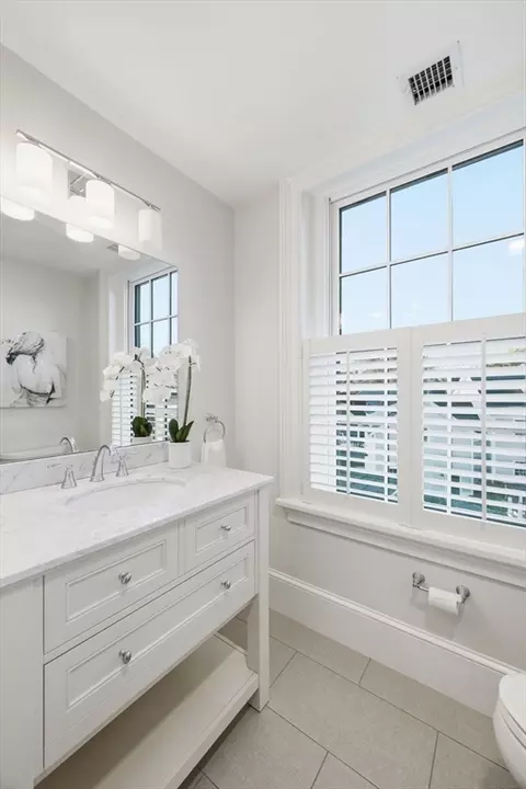Bath - 45 Pleasant St, Marblehead, MA 01945 photo 7 of 8