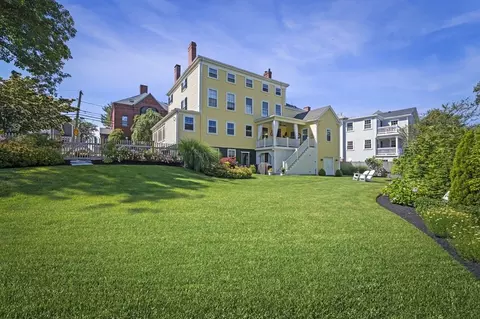 Exterior - 45 Pleasant St, Marblehead, MA 01945 photo 3 of 7