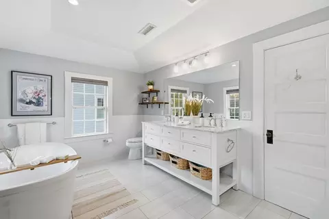 Bath - 45 Pleasant St, Marblehead, MA 01945 photo 4 of 8