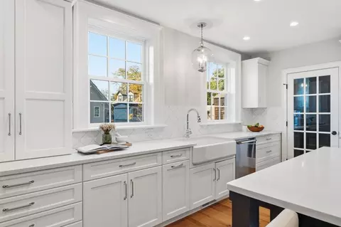 Kitchen - 45 Pleasant St, Marblehead, MA 01945 photo 4 of 5