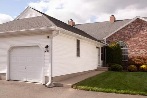 25 Castle Hill Rd #F, Agawam, MA 01001