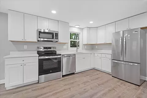 199 Roberts St, Woonsocket, RI 02895 photo 3