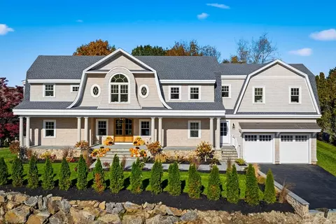 2 Beacon Hill Rd, Marblehead, MA 01945