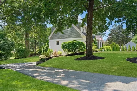 Exterior - 36 Autumn Cir, Canton, MA 02021 photo 5 of 6