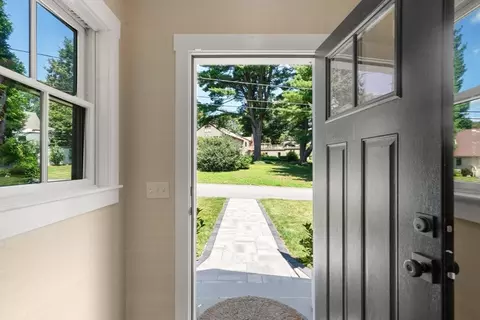 Entry Way - 36 Autumn Cir, Canton, MA 02021 photo 4 of 4