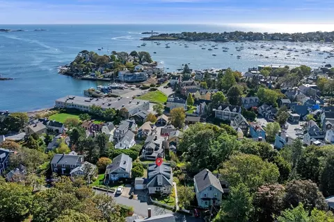 75 Pond St, Marblehead, MA 01945