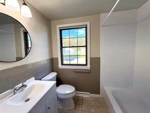 Bath - 4 Munroe Dr, Plainville, MA 02762 photo 3 of 3