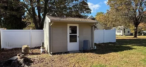Exterior - 4 Munroe Dr, Plainville, MA 02762 photo 4 of 4