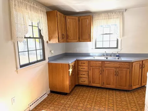 Kitchen - 4 Munroe Dr, Plainville, MA 02762 photo 2 of 3