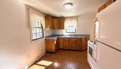 Kitchen - 4 Munroe Dr, Plainville, MA 02762 photo 3 of 3