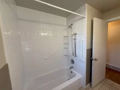 Bath - 4 Munroe Dr, Plainville, MA 02762 photo 2 of 3