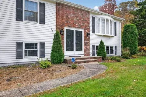 27 Dias Ave, Westport, MA 02790