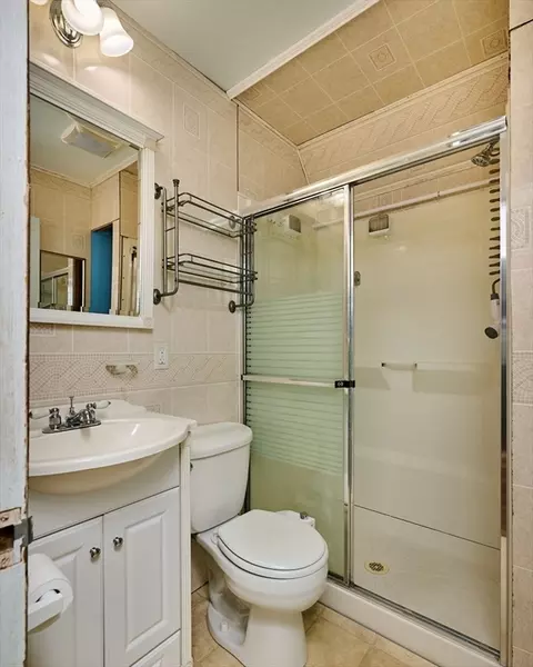 Bath - 5 Lownds Ave, Easthampton, MA 01027 photo 1 of 1