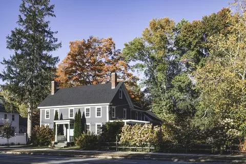 52 E Main St, Georgetown, MA 01833