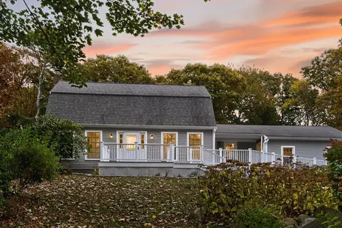 7 Pilgrim Path, Falmouth, MA 02540