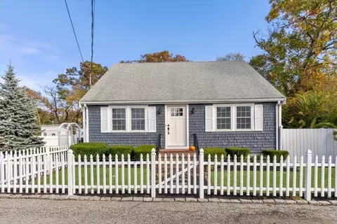 11 Leon St, Marshfield, MA 02050