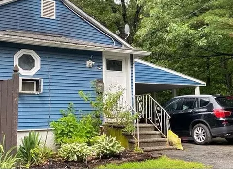 5 Amber St, Worcester, MA 01602