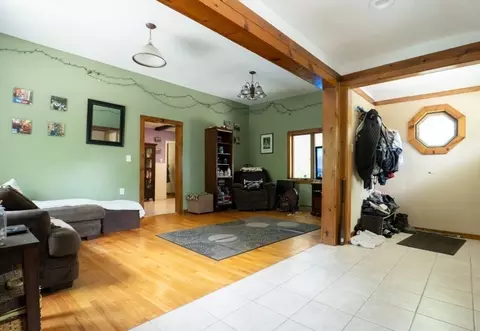 Entry Way - 5 Amber St, Worcester, MA 01602 photo 1 of 3