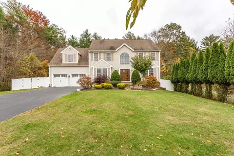 14 Beninati Farm Rd, Bridgewater, MA 02324