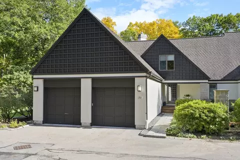 207 Nahanton St #207, Newton, MA 02459
