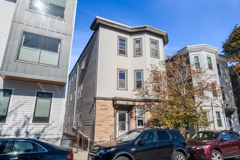 574 E 3rd St, Boston, MA 02127