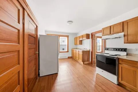 31 Whitcomb St, Webster, MA 01570 photo 2