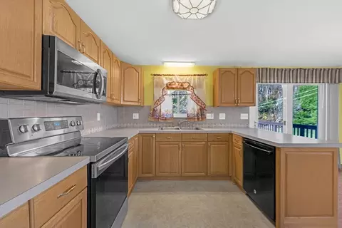 36 Berkshire Cir, Ware, MA 01082 photo 2