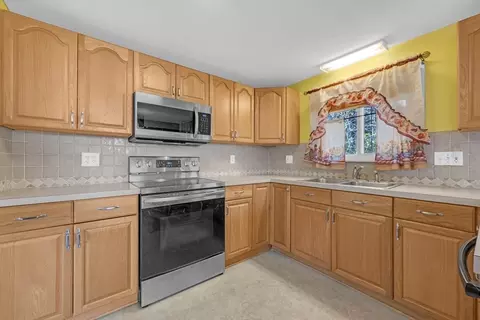 36 Berkshire Cir, Ware, MA 01082 photo 3