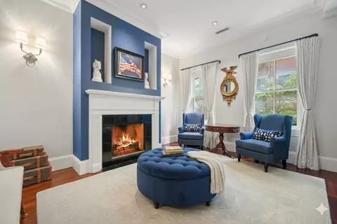 102 Myrtle St, Boston, MA 02114