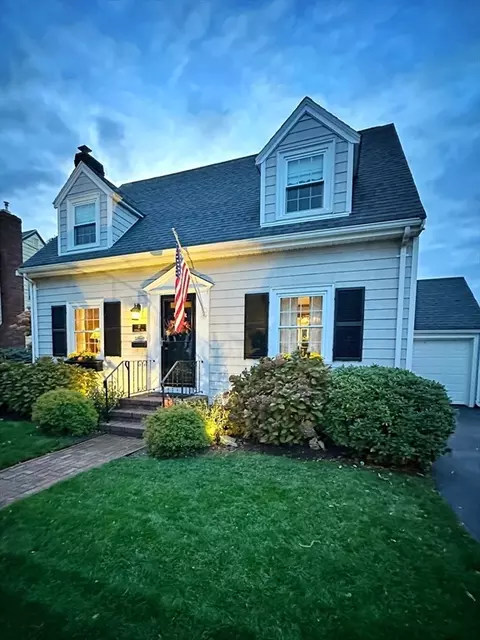 37 Hobomack Rd, Quincy, MA 02169