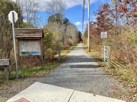 Exterior - 39 Central St, Middleton, MA 01949 photo 5 of 5