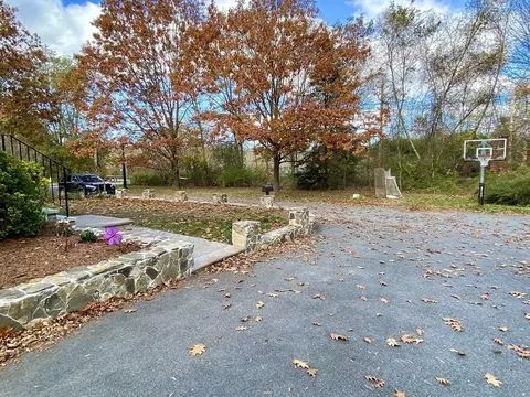 Exterior - 39 Central St, Middleton, MA 01949 photo 3 of 5