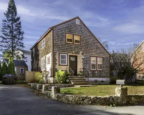 39 Central St, Middleton, MA 01949