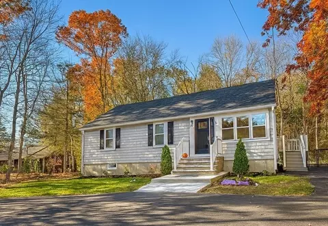 62 Middle Rd, Newbury, MA 01951