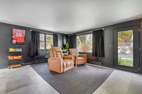 Living - 38 Appleton St, Saugus, MA 01906 photo 1 of 1