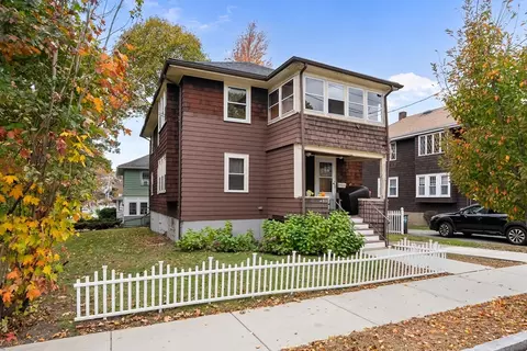 129-131 Pine St, Quincy, MA 02170