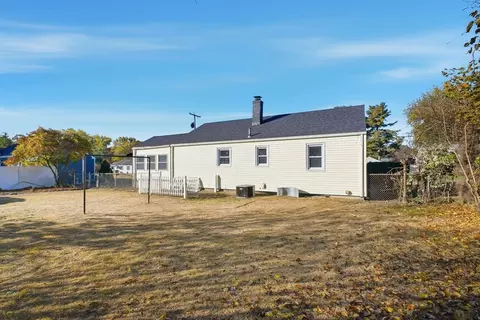 Exterior - 105 Denwall Dr, Springfield, MA 01119 photo 5 of 5