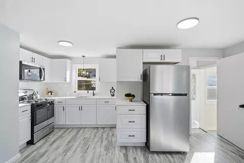 Kitchen - 105 Denwall Dr, Springfield, MA 01119 photo 4 of 5