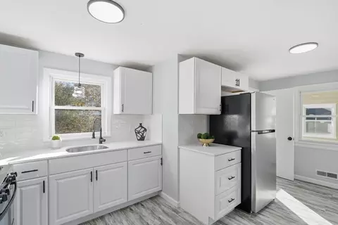 Kitchen - 105 Denwall Dr, Springfield, MA 01119 photo 2 of 5