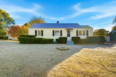 105 Denwall Dr, Springfield, MA 01119