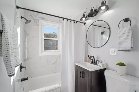 Bath - 105 Denwall Dr, Springfield, MA 01119 photo 1 of 1