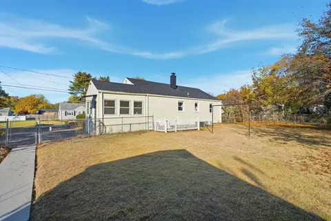 Exterior - 105 Denwall Dr, Springfield, MA 01119 photo 4 of 5