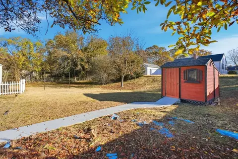 Exterior - 105 Denwall Dr, Springfield, MA 01119 photo 3 of 5