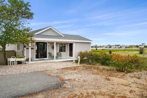 5 Helena St, Newburyport, MA 01950