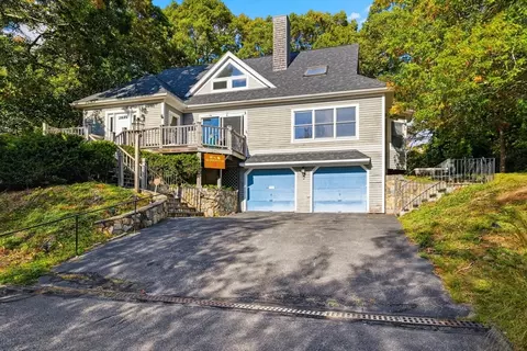 37 Rydal Mount Dr, Falmouth, MA 02540