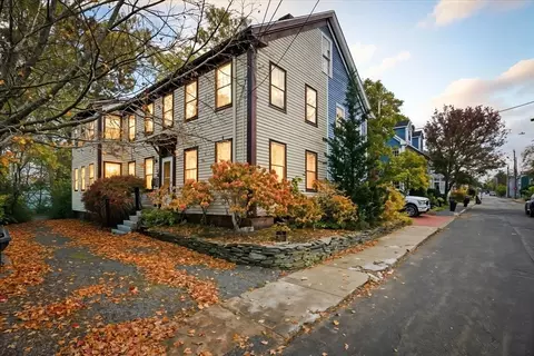 17 Madison St, Newburyport, MA 01950