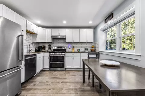 90 Edgelawn Ave # 1, North Andover, MA 01845