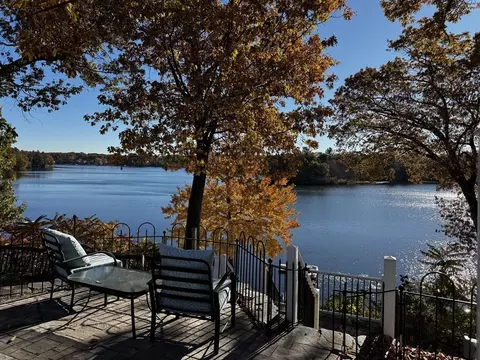 16 Grandview St, Southwick, MA 01077