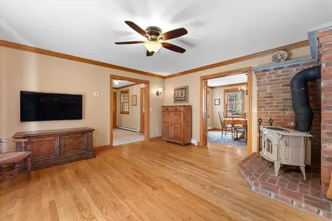 Living - 275 Petersham Rd, Phillipston, MA 01331 photo 2 of 3